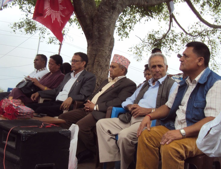 काँग्रेसका नेता स्वर्गीय रामजी पौडेलको शालिक एमालेले बनाइदिने घोषणा