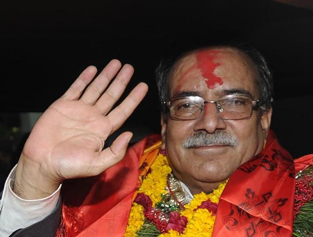 प्रधानमन्त्रीले राजिनामा दिंदै
