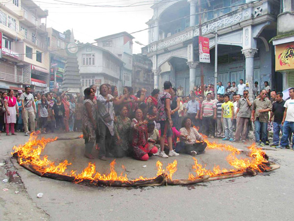 गोर्खाल्यान्ड माग गर्दै अनिश्चितकालीन बन्द