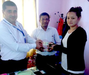 पोखराबाट स्मार्ट लाइसेन्स वितरण सुरु, ४ जना सेवाग्राहीलाई स्मार्ट लाइसेन्स प्रदान