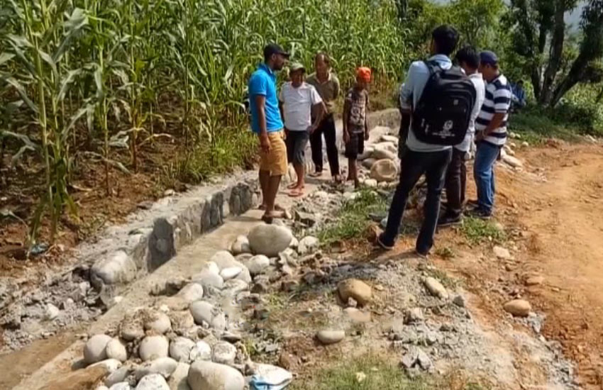 नाला कच्ची बनाइएको भन्दै जनप्रतिनिधिले भत्काइदिए