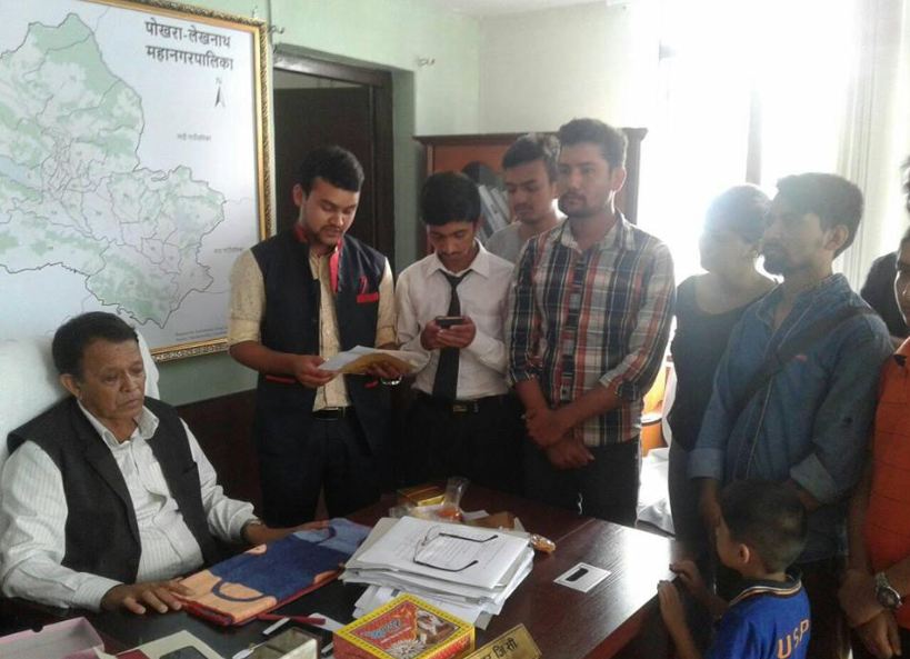 साँझ विधार्थी छुट दिन नमिल्ने भन्दै विधार्थीमाथि दुर्व्यवहार,चौबिसै घण्टा विद्यार्थी छुट गर्न पोखराका मेयरको निर्देशन