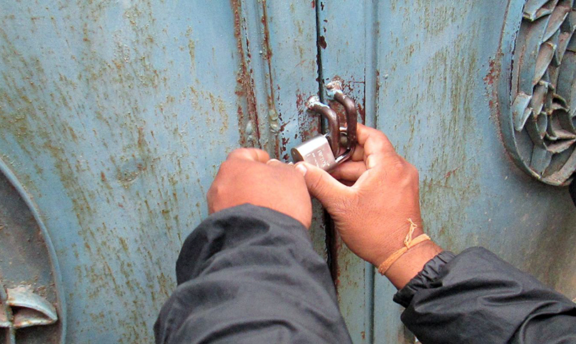 प्राध्यापकले लगाए त्रिविका आंगिक क्याम्पसमा ताला, पढाइ पनि बहिस्कार
