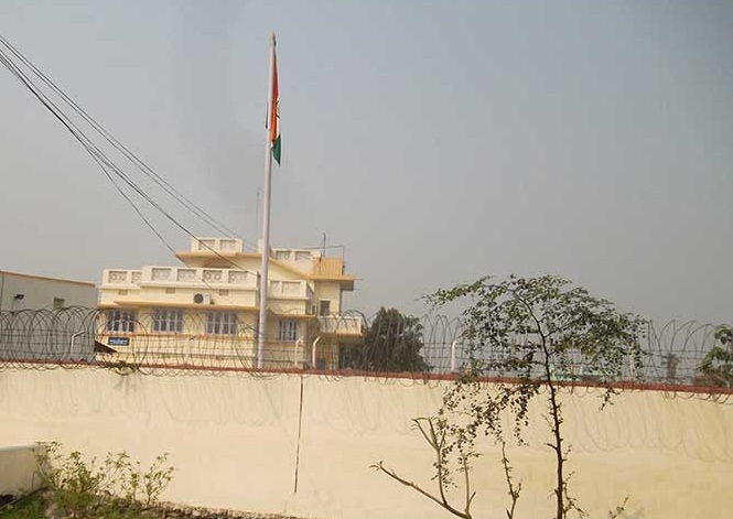 यसरी फहराउँदैछ नेपालीभूमि बिराटनगरमा अवैधानिक भारतीय झण्डा