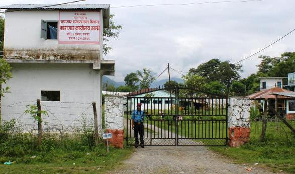 बडाभोज खाएर सुतेको भनिएका कैदी देबेन्द्र बिकको कास्की कारागारमा स्वाभाविक मृत्यु कि हत्या ? (भिडियोसहित)
