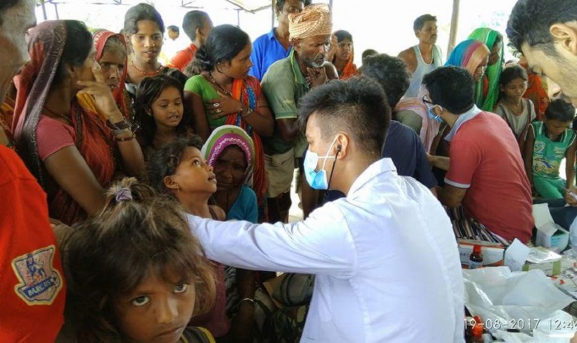 विप्लव पुत्र प्रकाशले बाढी प्रभावित जिल्लामा स्वास्थ्य शिविर चलाए