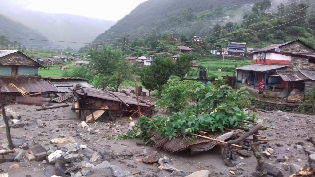 रिभानमा भिषण वाढी पहिरो, १३ घर वगे,समयमै सचेत वन्दा मानविय क्षति हुन पाएन