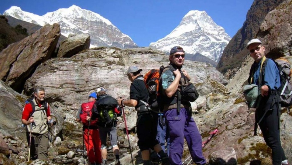कोरोना महामारीका कारण थला परेको पर्यटन क्षेत्र विस्तारै तङ्ग्रिदै