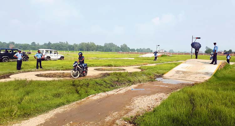 घुस दिएकाहरू सवारी चालक अनुमति पत्रका लागि लिएको ट्रायलमा ‘फेल’ भएर पनि ‘पास’