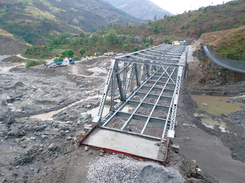 आफैंले लिएको ठेक्का समयमा पूरा नगर्दा आलोचित हुँदै जनप्रतिनिधि