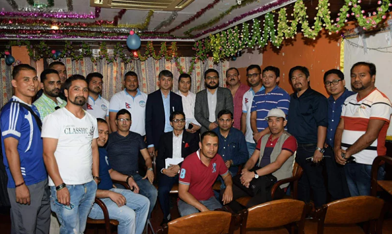 टोपबहादुरलाई घर फर्काउन जुट्दै छन् यूएईका नेपालीहरु
