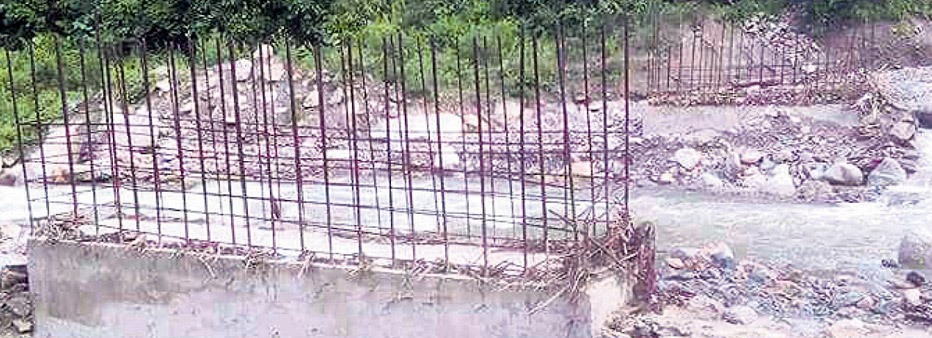 ७० लाखमा आधा पिलर ! ठेकेदार फरार