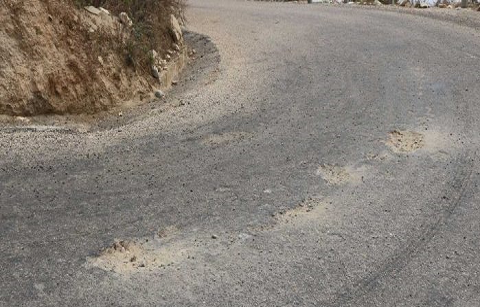 कालोपत्रे नसकिँदै उप्कियो, दिक्तेल–हलेसी सडक