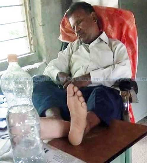 हप्ताको दुईदिन वडा कार्यालय पुग्ने वडाध्यक्ष  कुर्सीमा नै भुस