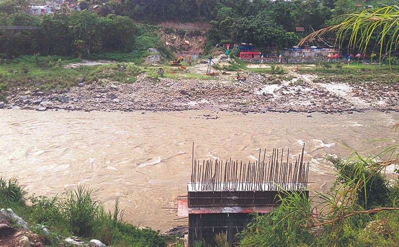 काम नगर्ने पप्पु कन्ट्रक्सनलाईलाई सरकारकै संरक्षण