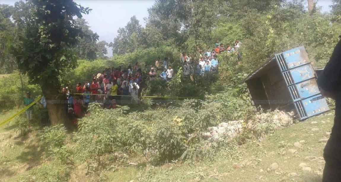 कैलालीमा ट्याक्टर दुर्घटना : दुई जनाको मृत्यु एक घाइते