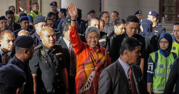 नेपाली कामदारबाट रकम असुल्ने कम्पनीबाट घुस लिएको आरोपमा मलेसियाका पूर्व गृहमन्त्री पक्राउ