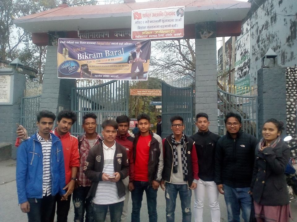 प्रहरीले ब्यानर च्यतिदिएपछि आज फेरी पी एन गेटमा नयाँ ब्यानर