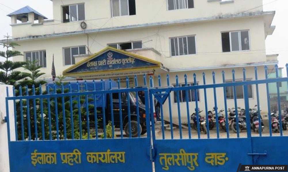 प्रहरीको गाडीबाट थुनुवा भागेपछि प्रहरी जवान र अर्का थुनुवालाई मुद्दा