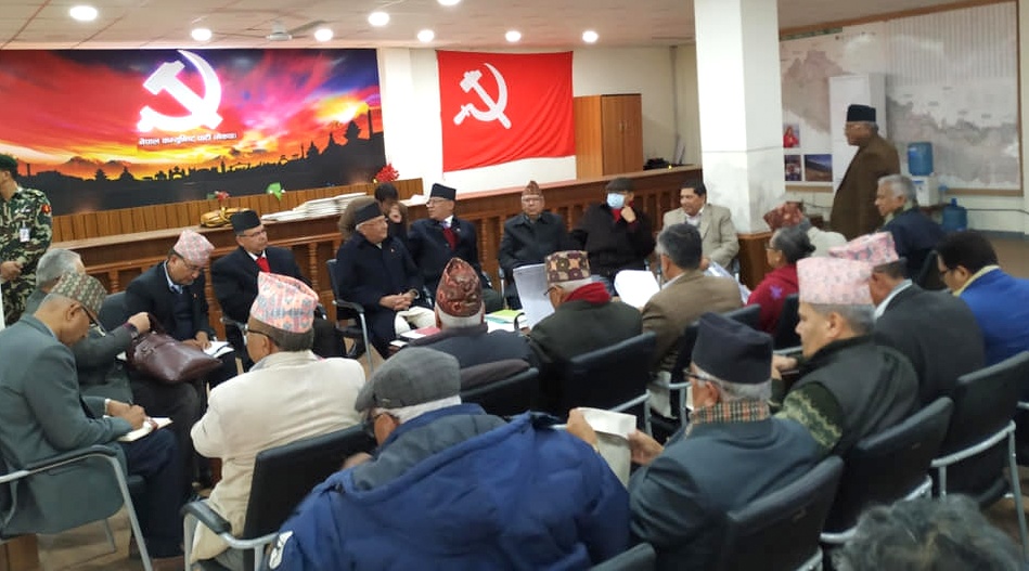 ओली र प्रचण्डबिरुद्ध खनिए स्थायी कमिटी सदस्यहरु, बचाउमा मन्त्री बस्नेत