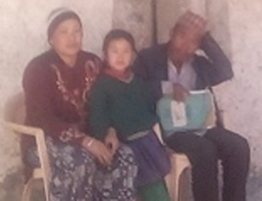 नियमित एक बिद्यार्थी, कार्यालय सहयोगीको अध्यापन, एक मात्र शिक्षक कहिलेकाहीं हाजिर