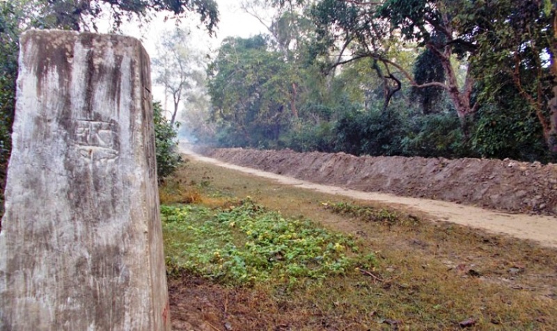 संधिबिपरीत सिमानामा बाँध बनाउँदै भारत : १३ सय नेपाली परिवार डुबानको जोखिममा