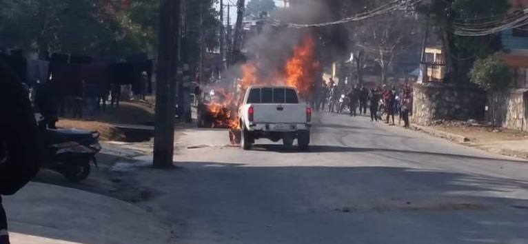 पोखरा महानगरको भ्यान आगजनी गरेको आरोपमा नेविसंघका पांच जना नेता पक्राउ
