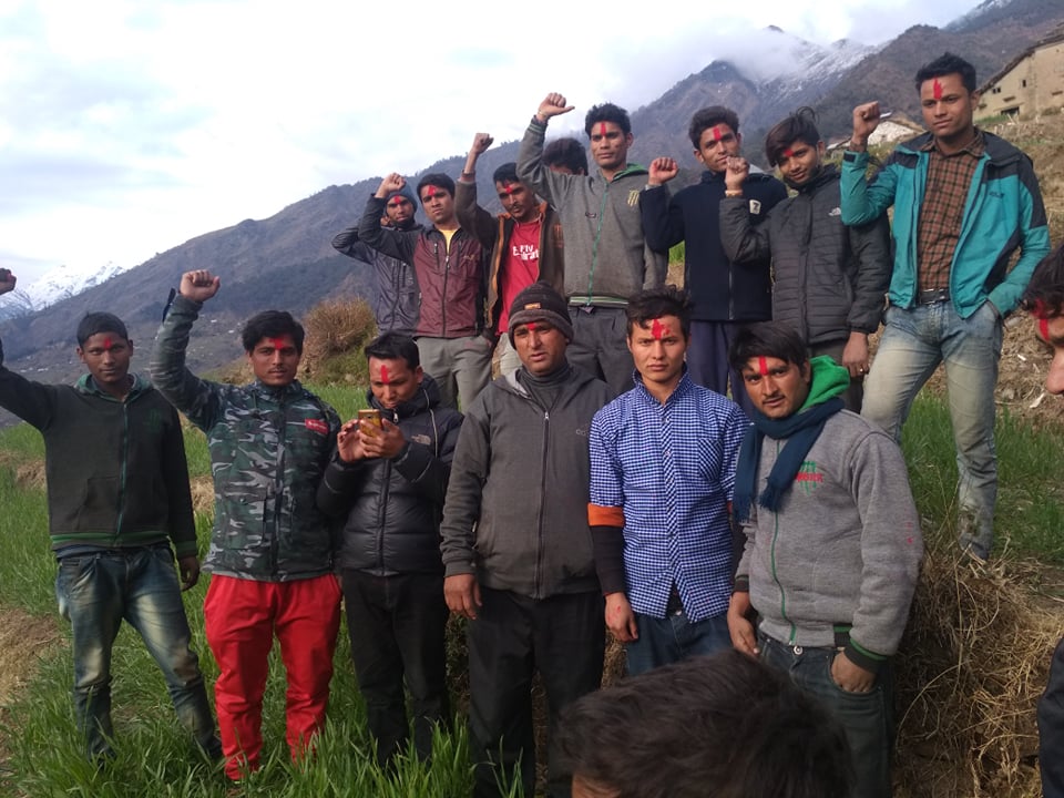 सत्तारुढ नेकपाका नेता तथा बिद्रोही ने.क.पा.मा प्रवेशको लहर, कालीकोटमा तात्कालीन माओवादी केन्द्रका ७५ नेता-कार्यकर्ता ने.क.पा.मा प्रवेश