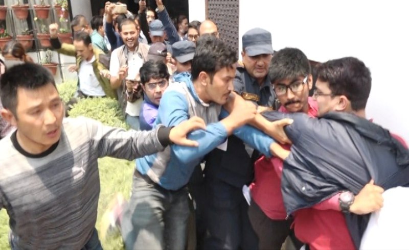 अखिल (क्रान्तिकारी) अध्यक्ष ढकाललाई रिहा गर्न ११ बिद्यार्थी संगठनको २४ घन्टे अल्टिमेटम, सशक्त आन्दोलन गर्ने चेतावनी