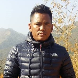 अर्काकी श्रीमतीसंग कोठामा भेटिएपछि वडाध्यक्ष माझी पक्राउ