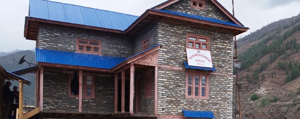 जडीबुटी चोरी गर्ने वडाध्यक्ष रावतलाई गाउँलेले कुटे, प्रहरी लखेटे