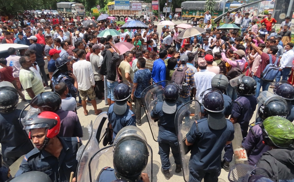 रबि लामिछाने समर्थकद्वारा निषेधाज्ञा तोडेपछि भरतपुरमा झडप, केही पक्राउ