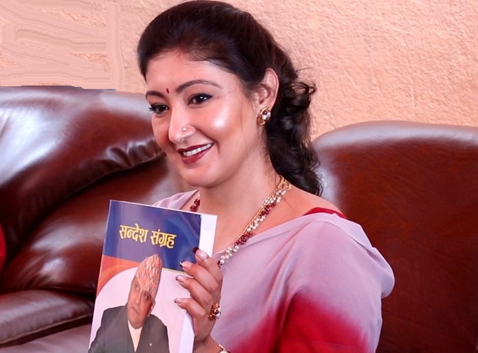 ससुरा पूर्वराजाको पुस्तक विमोचन गर्दै पूर्व युवराज्ञी हिमानीले यस्तो भनिन