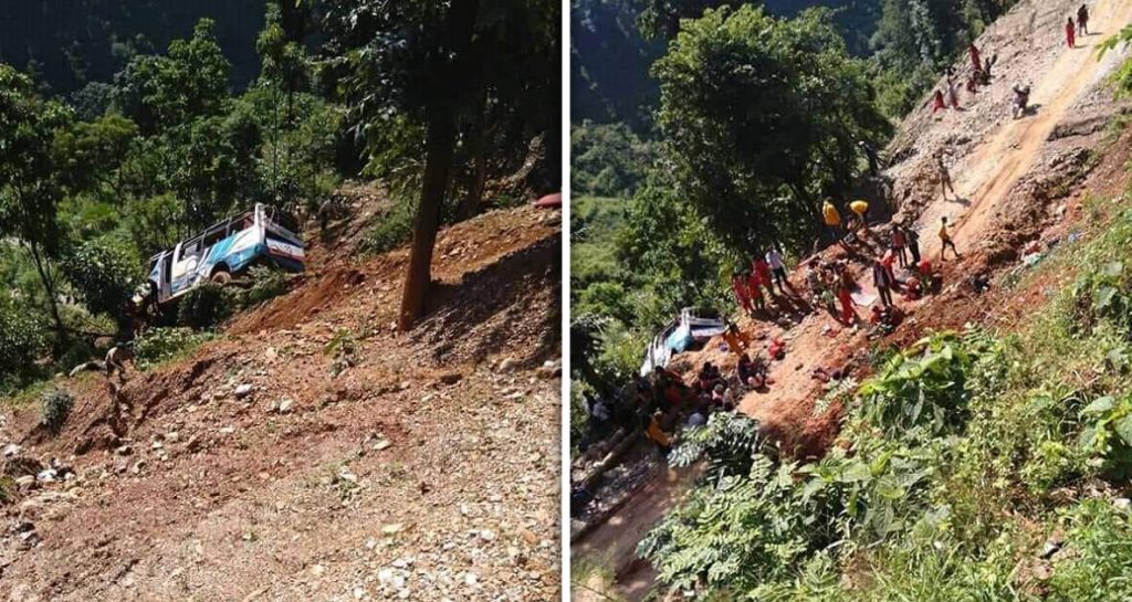 सिन्धुपाल्चोकको भीमटारमा हेलम्बु यातायातको बस दुर्घटनाग्रस्त, ११ को मृत्यु