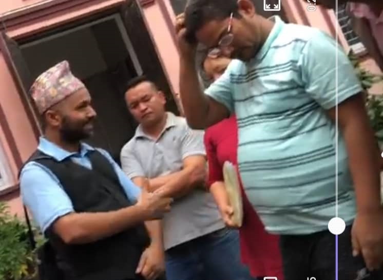 ने.क.पा. कास्की इन्चार्ज  रुपेश जिल्ला प्रशासन कार्यालय लमजुङ परिसरबाट फेरी गिरफ्तार