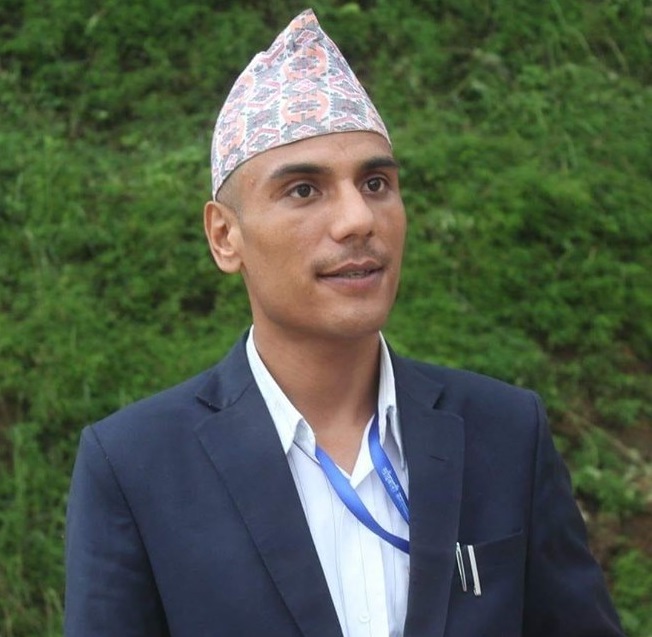 मादक पदार्थ सेवन गरेर सामाजिक वितण्डा मच्चाएको भन्दै वडा सचिव कार्की पक्राउ