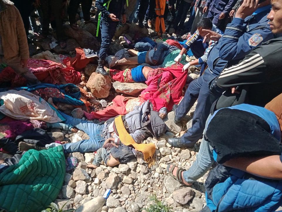 कुल पुजा गर्न हिडेका यात्री चढेको जीप बागलुङको भिमगिट्ठेमा दुर्घटनाग्रस्त , १४ जनाको मृत्यु