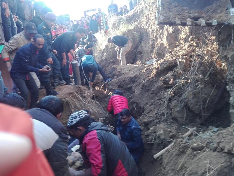 माटोको ढिस्कोले पुरिएर एक मजदुरको मृत्यु, छ जनाको खोजी जारी