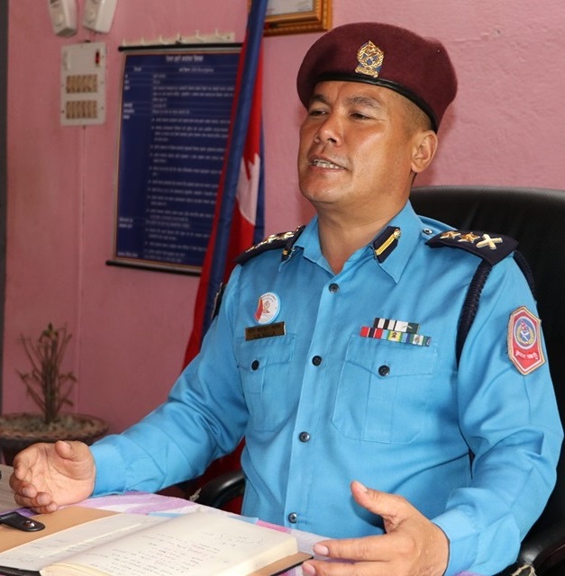 प्रचण्डका दाहिने हात एसपी मल्ललाई १२ घन्टाभित्र चितवन छाड्न निर्देशन