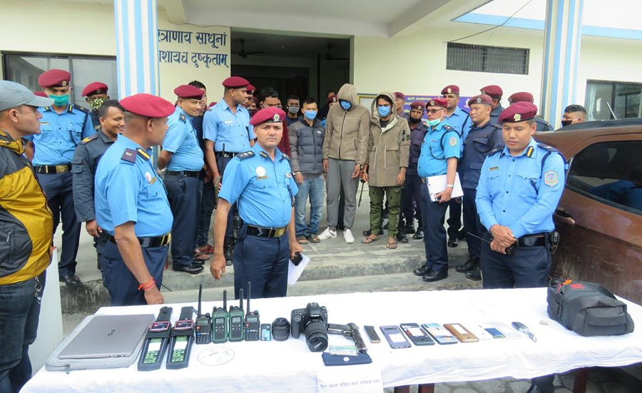 बहुमुल्य गहना हिरा लुट्न बनेको प्रहरी र पत्रकारको गिरोह नै प्रहरीको फन्दामा