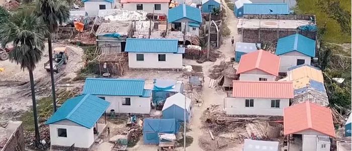 टोर्नाडो पिडितलाई नेपाली सेनाले बनाइदिएका घर चर्किन थाले