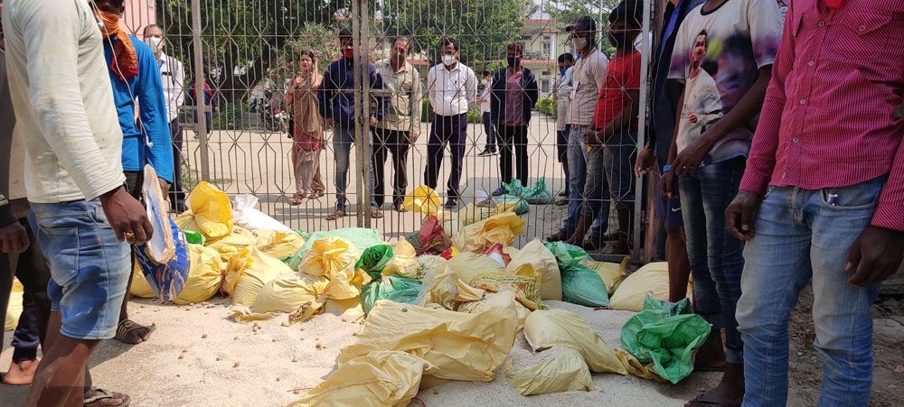 कुहिएको खाद्य सामाग्री राहतमा वितरण गर्ने रामग्राम नगरपालिकाका जनप्रतिनिधि र कर्मचारीलाई मुद्दा चलाउने तयारी