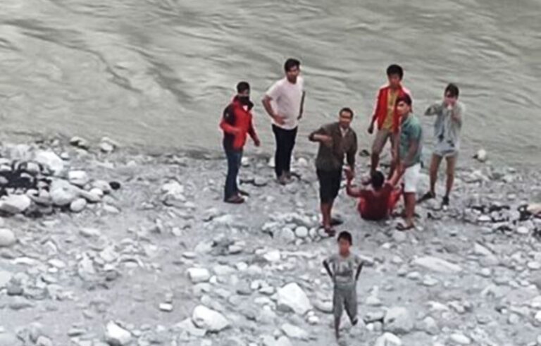 चार दिन अघि उद्धार गरिएकी देवीले फेरी कालीगण्डकीमा हाम फालिन