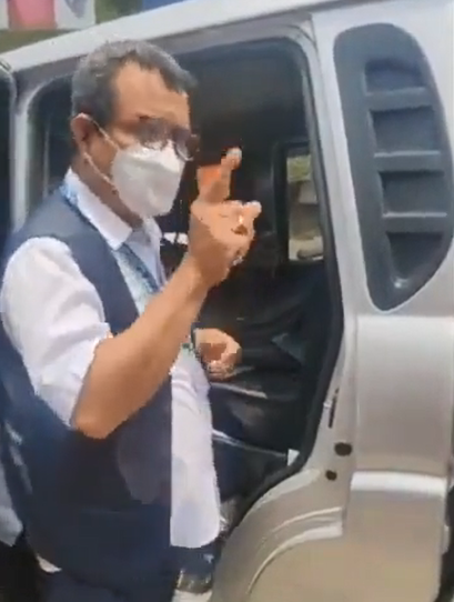 लक डाउन चेकिङ्गका नाममा स्वयमसेवीद्वारा जनस्वास्थ्य प्रयोगशाला  वाग्मती प्रदेशका निर्देशक कार्कीमाथि दुर्ब्यबहार, स्वयंसेवी कार्की पक्राउ
