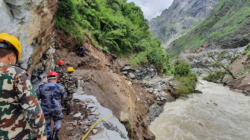 प्रधानसेनापति र सशस्त्र प्रहरी महानिरिक्षक दार्चुलाको उत्तरी क्षेत्र पुगे, निर्माणाधीन गोरेटो बाटोको अनुगमन निरिक्षण