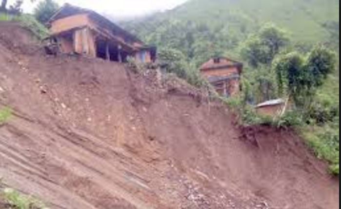 पर्वतको दुर्लुङमा पहिरोले पुरिएर दुइको मृत्यु, सातजना जना बेपत्ता