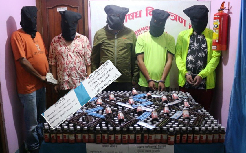 लागु औषध कारोबारमा संलग्न रहेको आरोपमा महानगरीय प्रहरी परिसर ललितपुरस्थित अपरेशन शाखाका निरीक्षक शाही प्रहरी नियन्त्रणमा