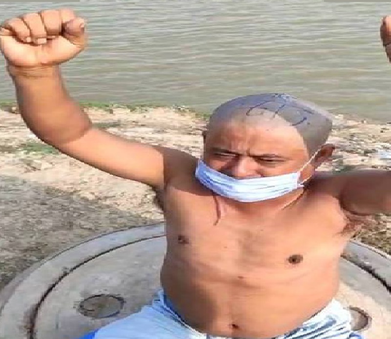 भारतीय विश्व हिन्दू सेनाका कार्यकर्ताद्वारा बनारसमा एक नेपाली कामदारमाथि ज्यादती : केश मुण्डन गरेर ओलीबिरुद्ध नारा लगाउन दबाब
