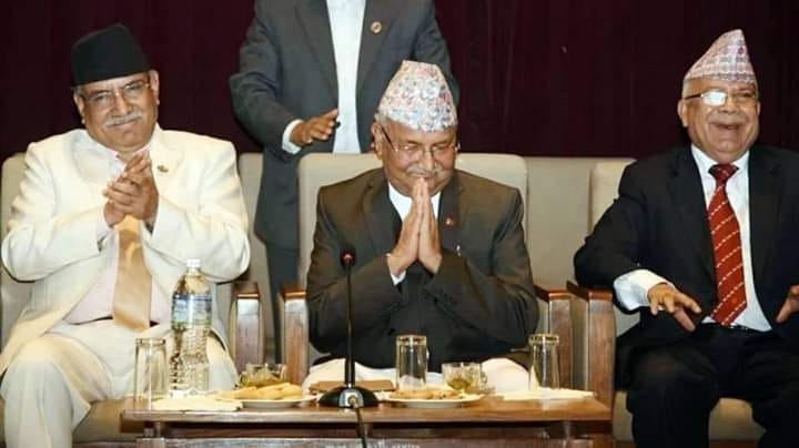 सत्तारुढ नेकपाको किचलो उत्कर्षमा : दुवै पक्षको अडान कायमै, अब केन्द्रीय समितिले टुंग्याउने