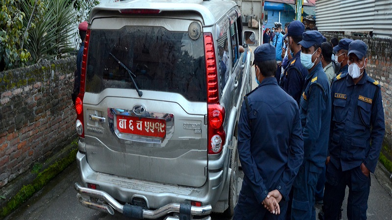 १५ किलो पहेंलो धातुको पोको फालेर भागेको भनिएका चारजनालाई संगठित अपराध मुद्दा, प्रयोग भएको गाडी पनि बरामद